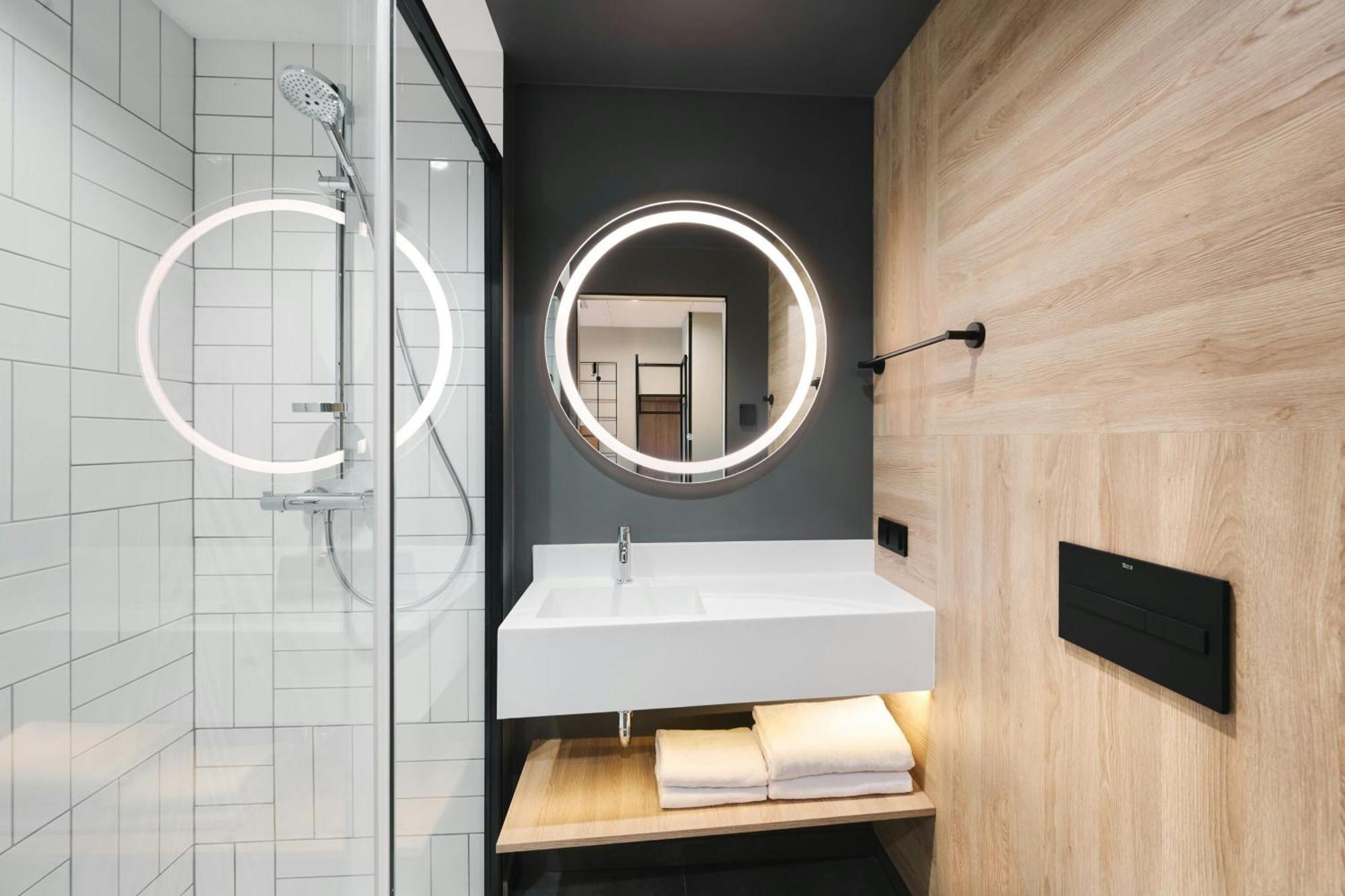 Moxy Cozy Sleeper Queen Room with Street View